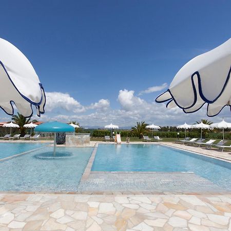 Fattoria Maremmana Aparthotel มารีนาดีกรอซเซโต ภายนอก รูปภาพ