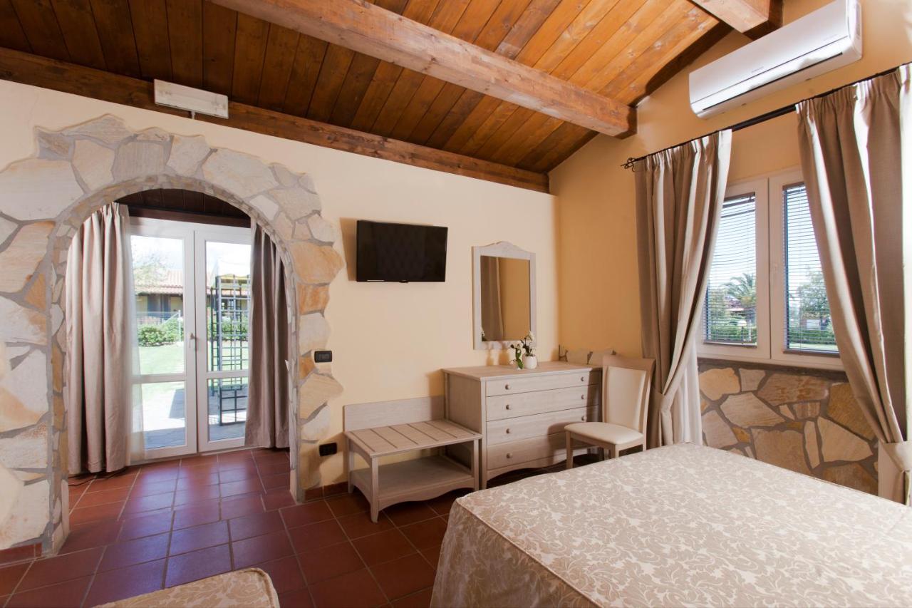 Fattoria Maremmana Aparthotel มารีนาดีกรอซเซโต ภายนอก รูปภาพ