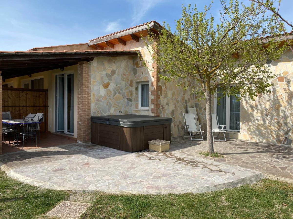 Fattoria Maremmana Aparthotel มารีนาดีกรอซเซโต ภายนอก รูปภาพ