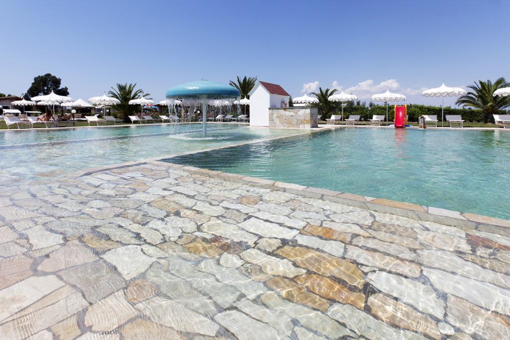 Fattoria Maremmana Aparthotel มารีนาดีกรอซเซโต ภายนอก รูปภาพ