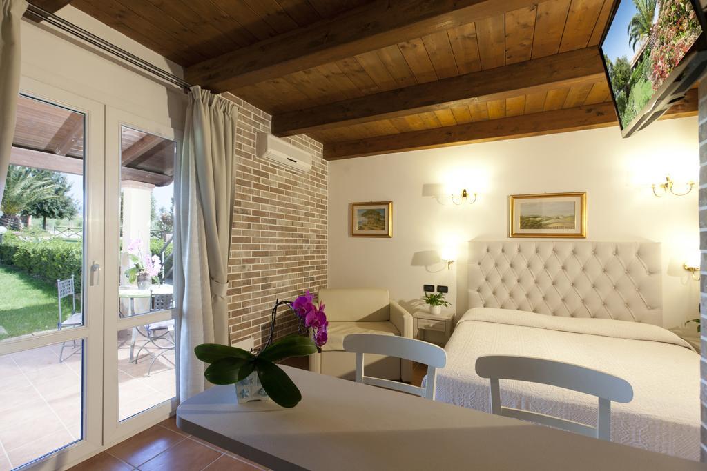 Fattoria Maremmana Aparthotel มารีนาดีกรอซเซโต ภายนอก รูปภาพ