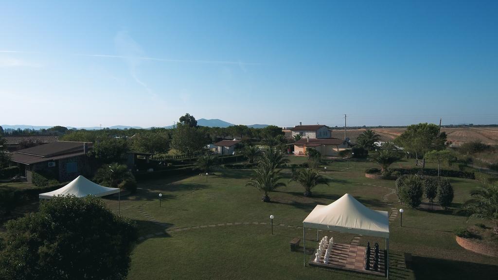 Fattoria Maremmana Aparthotel มารีนาดีกรอซเซโต ภายนอก รูปภาพ