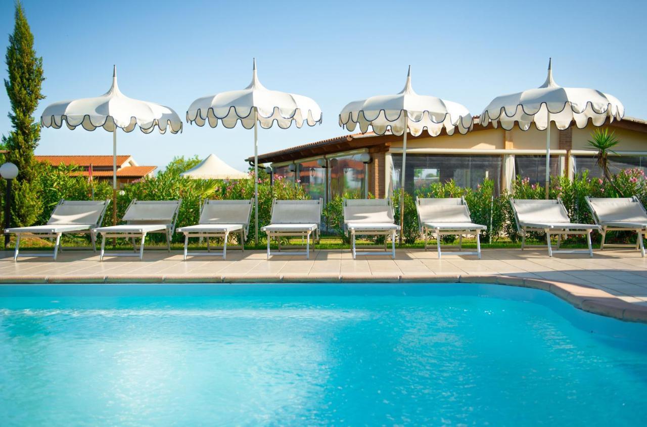 Fattoria Maremmana Aparthotel มารีนาดีกรอซเซโต ภายนอก รูปภาพ