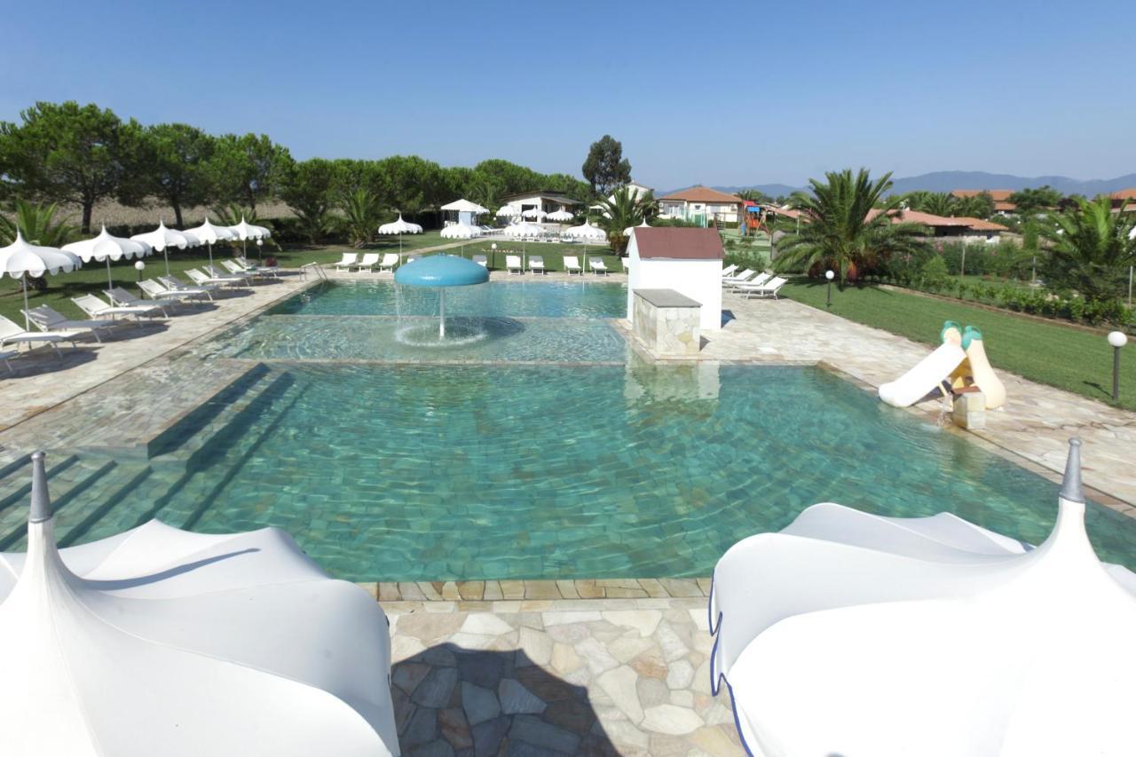 Fattoria Maremmana Aparthotel มารีนาดีกรอซเซโต ภายนอก รูปภาพ