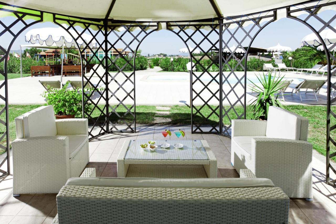Fattoria Maremmana Aparthotel มารีนาดีกรอซเซโต ภายนอก รูปภาพ