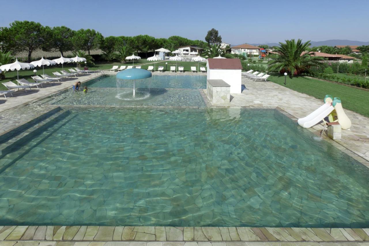 Fattoria Maremmana Aparthotel มารีนาดีกรอซเซโต ภายนอก รูปภาพ